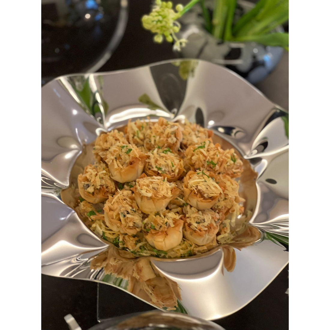 Flower plate with dome